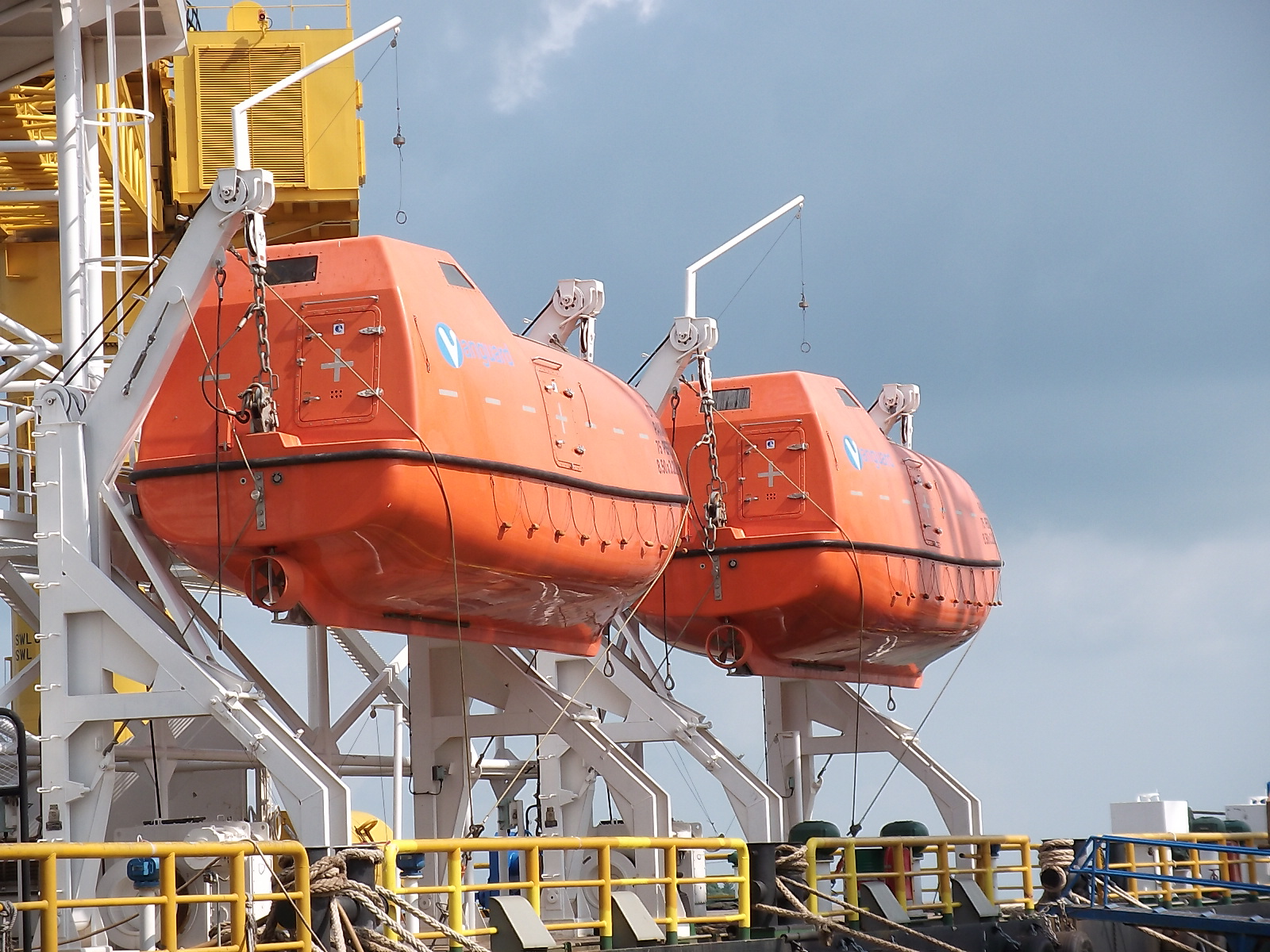 Asociación Española de Marina Civil Totally enclosed life boats